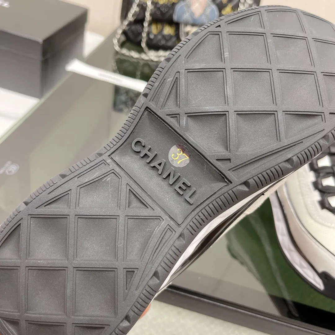 👟👟 Women's shoes, women's clothing 👟👟Ex-factory price 480👟👟 Women's shoes, women's clothing [Higher versions are available for a long time] ⚠️Note: This style has many colors, and the market has complete colors. Welcome to consult~CHANEL Chanel Couple Style Xiaoxiang Casual Sports Shoes Dad Shoe Counter Original 1:1, each color is accurately matched, the internal standard coding fabric is: original imported cow down + imported fabric, the lining is made of: imported breathable velvet, outsole material: original 1:1 mold 3 layers T👟👟 Women's Shoes Women's Clothing 👟👟Ex-factory price U size: Women's 35-41